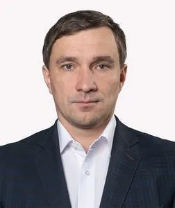 Стало известно кто будет руководить минспорта после ухода Дениса Петровского С сегодняшнего дня 30 апреля Денис Петровский освобожден от должности министра спорта Красноярского края в связи с отставкой по собственному желанию Соответствующее распоряжение подписал Михаил Котюков На этом посту Петровский проработал с 1 февраля 2022 года Как сообщили в правительстве Денис Петровский будет назначен на должность советника губернатора края Осуществлять полномочия по руководству министерством с 1 мая временно поручено Марку Пнёву первому заместителю министра спорта края Тормозит Телеграм Читай Newslab в MAX