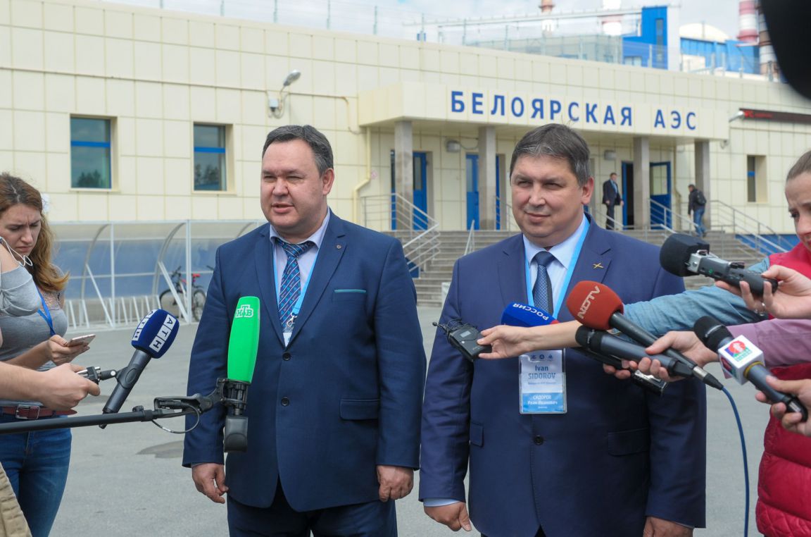 Перестановки в «Росатоме» Директором Белоярской АЭС назначен Юрий Носов, который ранее занимал пост главного инженера станции. Носов сменил Ивана Сидорова, ставшего директором Смоленской АЭС, где до 2015 г. он был главным инженером. Расположенная в Свердловской области Белоярская АЭС насчитывает два реактора на быстрых нейтронах мощностью 600 МВт и 885 МВт соответственно, а Смоленская АЭС – три уран-графитовых реактора общей мощностью 3 ГВт. ™ Высокое напряжение