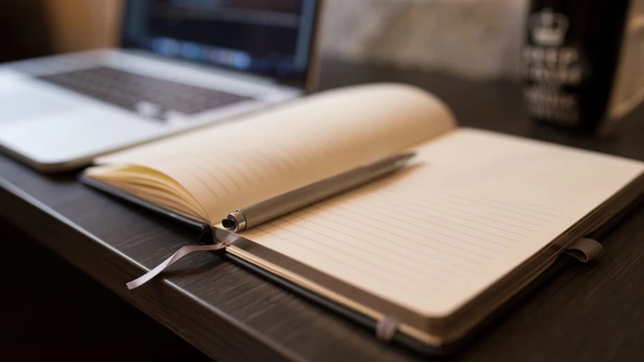 Самые высокооплачиваемые вакансии декабря в регионе На первом месте рейтинга оказался начальник участка пути работнику готовы ежемесячно выплачивать до 240 тыс рублей У кандидата должно быть высшее образование и опыт работы в РЖД от трех лет Вторую строчку заняла вакансия врача ультразвуковой диагностики в лечебно диагностическом центре с зарплатой до 150 тыс рублей Наниматель обещает предоставить квартиру помочь с трудоустройством жены или мужа и предоставить семье частный детский сад или школу Третью строчку рейтинга занимает водитель экспедитор в компании из сферы грузоперевозок Ему готовы платить 180 тыс рублей Кроме того до 120 тыс рублей ежемесячно могут получать водители категории В и C в агропромышленном холдинге Руководителю отдела магазина компании которая занимается продажей товаров для строительства отделки и обустройства дома дачи и сада предлагают 112 тыс рублей в месяц Подписывайтесь на канал РИА Воронеж в Max