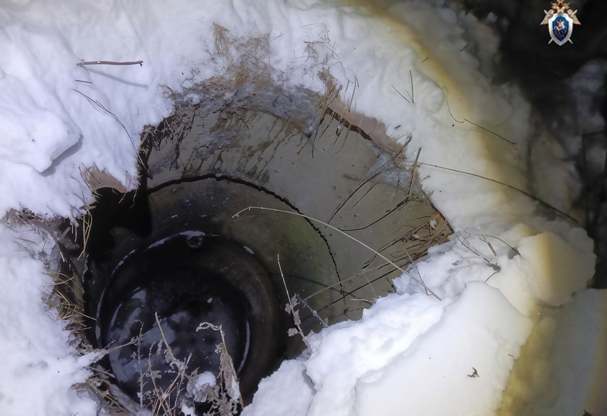 В Нязепетровске расследуют гибель девятилетнего школьника в колодце gubernia74 ru articles society 1138415 Сотрудники управления Следственного комитета по Челябинской области выясняют обстоятельства трагедии произошедшей 28 января в Нязепетровске Девятилетний мальчик не вернулся домой из школы и не отвечал на звонки родителей Родные сразу начали поиски к которым подключились жители города и оперативные службы Ребенка обнаружили погибшим в открытом колодце на улице Южной t me chgub