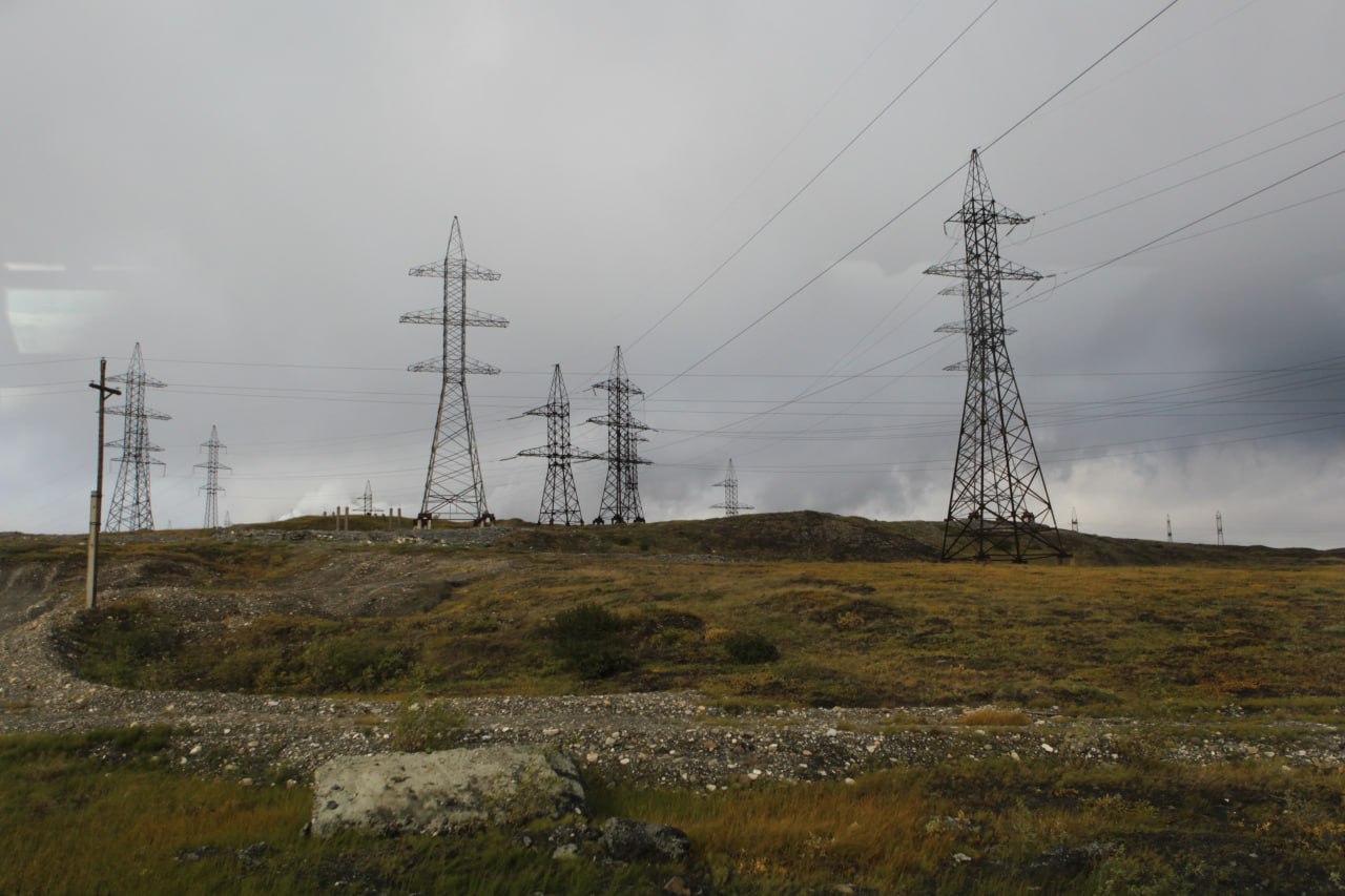 В Якутске участникам форума представили мастер план столицы региона На площадке III Всероссийского муниципального форума Малая Родина Сила России участникам представили мастер план Якутска как главную стратегическую разработку столицы республики Документ задает долгосрочные ориентиры развития города и становится основой для экспертных обсуждений по муниципальному развитию Председатель Якутской городской Думы Альберт Семенов поприветствовал гостей на земле Олонхо и подчеркнул особую актуальность темы для Якутии Он отметил что учитывая суровые климатические условия и большие расстояния обсуждение устойчивого развития городов и сел определяет будущее республики и способствует поиску новых эффективных механизмов развития территорий Презентация мастер плана Якутска стала одним из ключевых мероприятий регионального дня форума Этот документ формирует базу для дальнейших профессиональных обсуждений о развитии муниципалитетов России и может послужить моделью для других территорий стремящихся к системному планированию роста