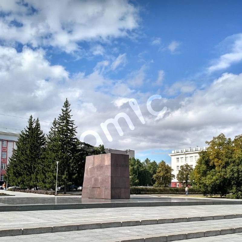 Как площадь Советов будет выглядеть без Ленина? Непривычно! Напомним, памятник вождю пролетариата в Барнауле демонтируют на время починки постамента.