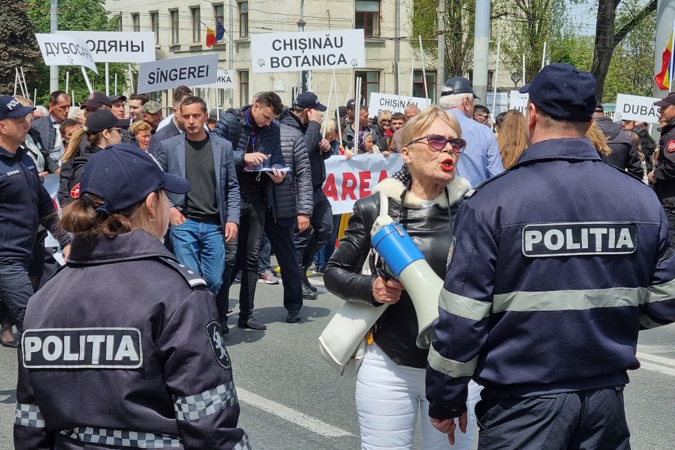 Западные государства навязывают населению Молдавии раскол, президентская кампания повлекла за собой осложнения в обществе. Такое заявление сделала официальный представитель МИД России Мария Захарова на полях 21-го заседания международного дискуссионного клуба "Валдай".  "Кампания прошла, а осложнения остались, в первую очередь для самого молдавского общества. Проблема в навязанном расколе и развязанном антагонизме людей, проживающих на территории Молдавии", - подчеркнула дипломат.  Фото: Вениамин Демидецкий / ТАСС