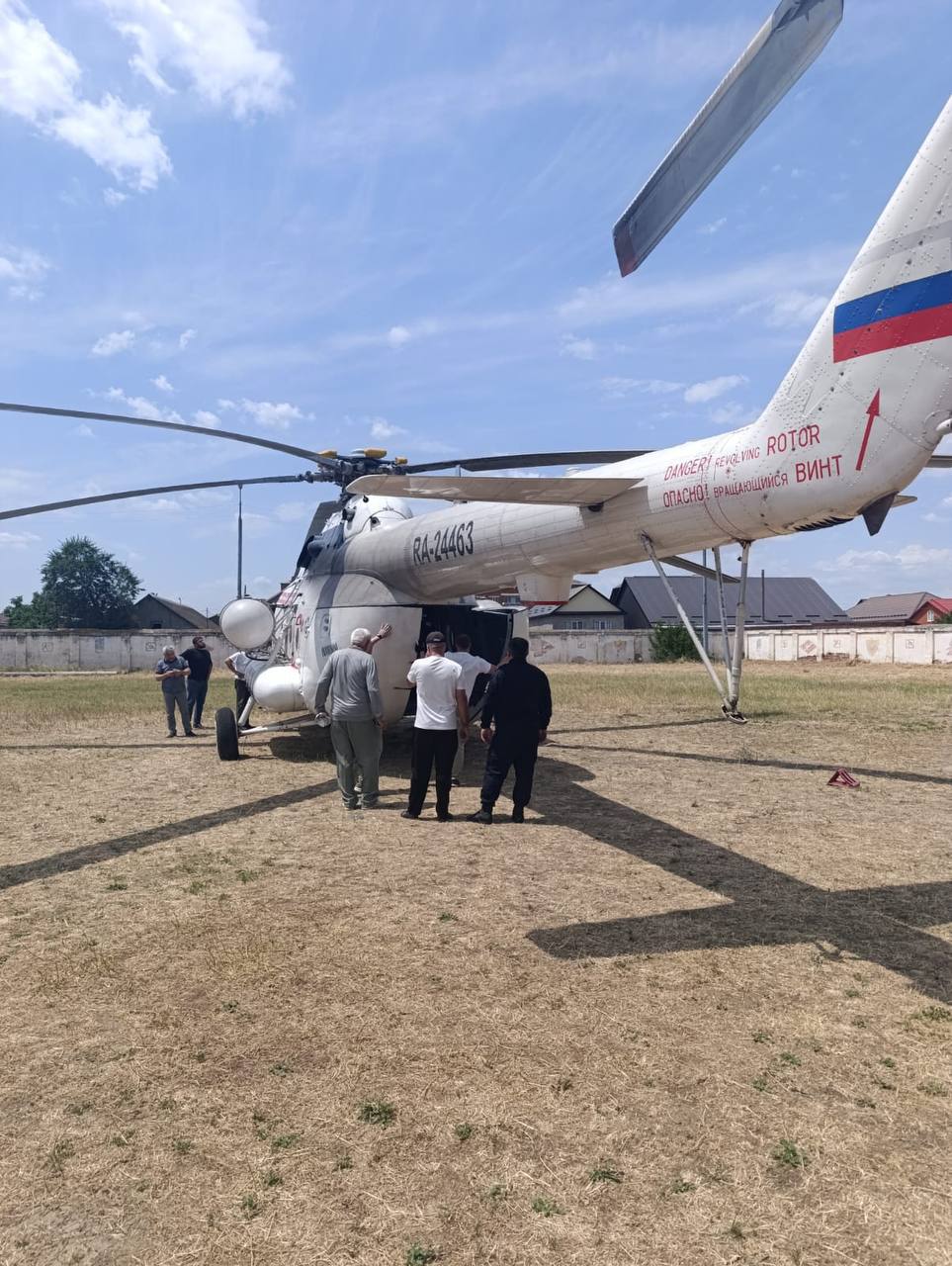 После взрыва газа в Хасавюрте ожоги получили 3 человека. Двоих пострадавших бортом санавиации доставили в ожоговый центр Махачкалы. ГТРК «Дагестан» www.gtrkdagestan.ru RUTUBE SMOTRIM