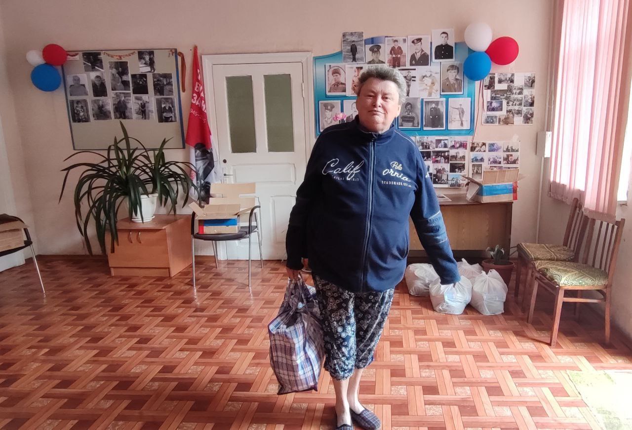 Гуманитарную помощь выдали жителям Скадовского округа, оказавшимся в сложной жизненной ситуации Выдача продуктовых наборов прошла в территориальном управлении "Таврия". Помощь получили 48 граждан. "Мы продолжаем работать над тем, чтобы ни один житель округа не остался без внимания и поддержки в это сложное время", — отметил глава Скадовской администрации Александр Дудка. ПОДПИСАТЬСЯ НА ТАВРИЮ