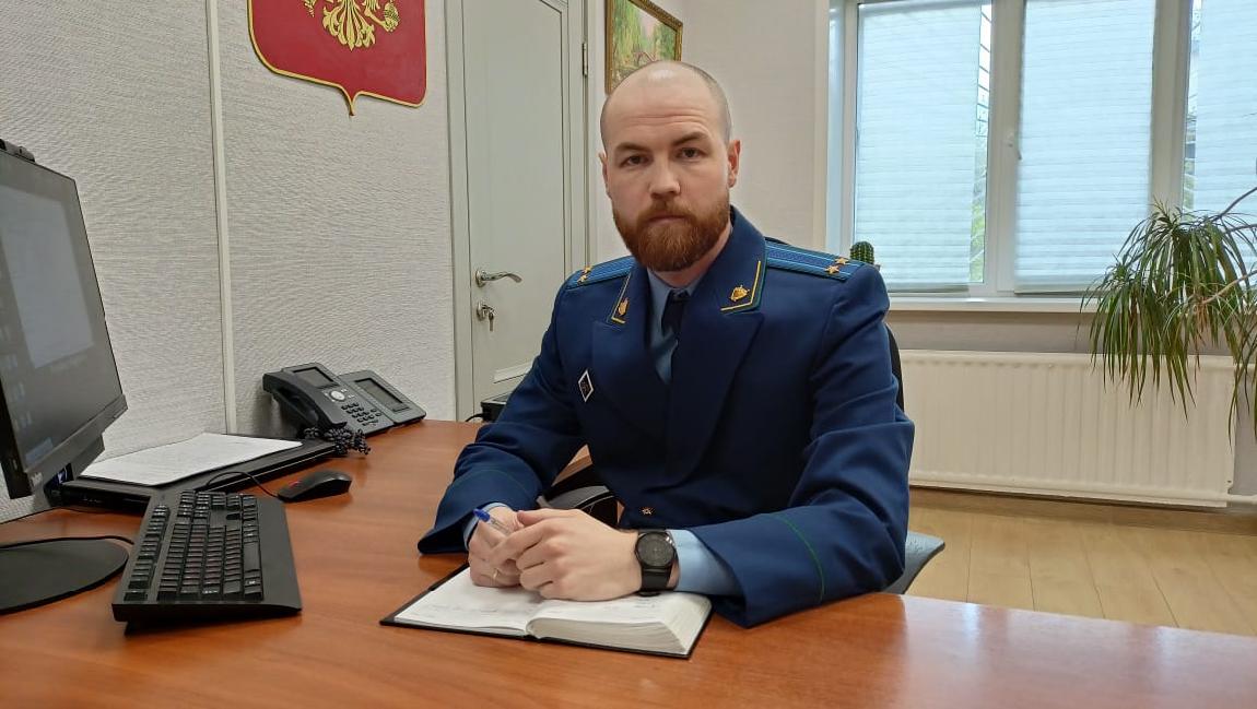 Назначен новый прокурор Великолукского района Приказом Генерального прокурора Российской Федерации от 13.05.2025 № 529-к советник юстиции Константин Тимофеев назначен на должность прокурора Великолукского района Псковской области сроком на 5 лет. Об этом сообщили на сайте прокуратуры региона. Ранее Константин Тимофеев проходил службу в должности прокурора Плюсского района Псковской области.