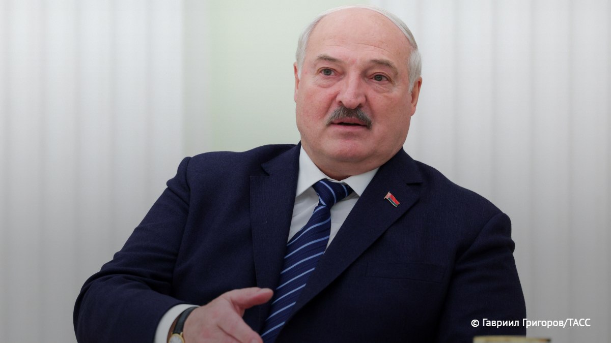 Лукашенко поздравил Путина с Днем России, отметив важнейшее значение партнерства и союзничества двух стран, сообщили в пресс-службе белорусского лидера. #Россия #Z #Зеленский #украина #победаzaнами #BarguZin24 БаргуZин Vk YouTube TikTok X
