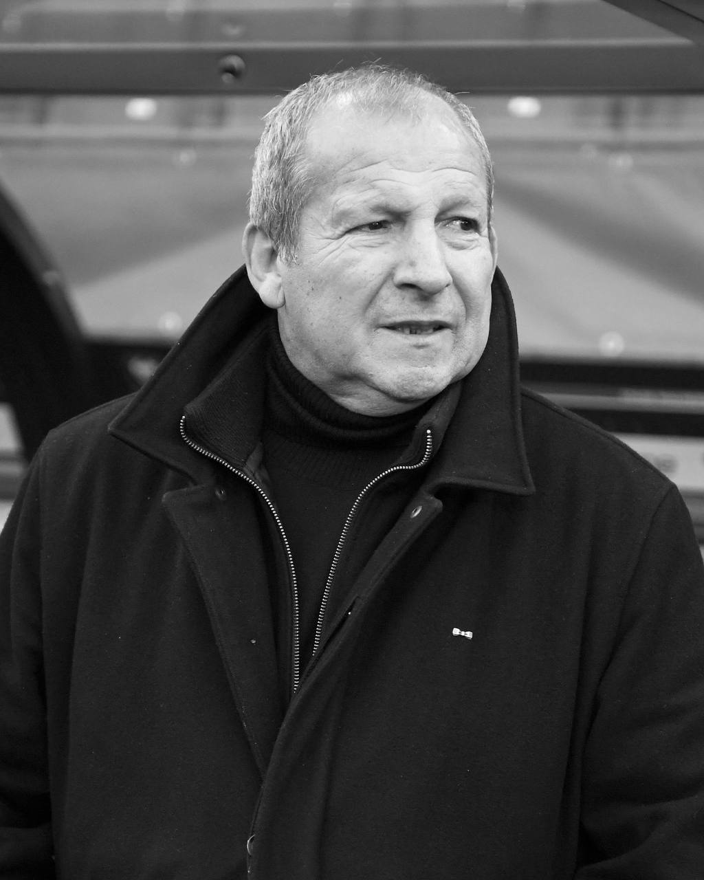 Бывший тренер футбольных клубов Алания и Марсель Роллан Курбис умер на 73 м году жизни Об этом сообщается на странице чемпионата Франции по футболу в социальной сети X Причины смерти не раскрываются Светлая память Подписывайтесь на РИА Новости Спорт в MAX