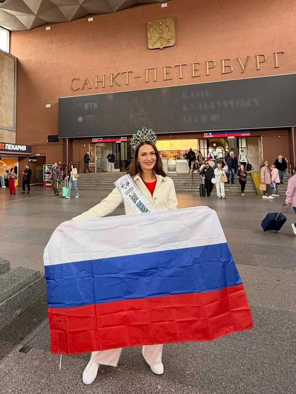 Петербурженка Наталья Андрейчук поедет представлять Россию на конкурсе «Миссис Земной шар» в США. 46-летняя мама троих детей и дизайнер интерьеров уже завоевала титул «Миссис Россия классик Globe 2024». Эй, Питер!