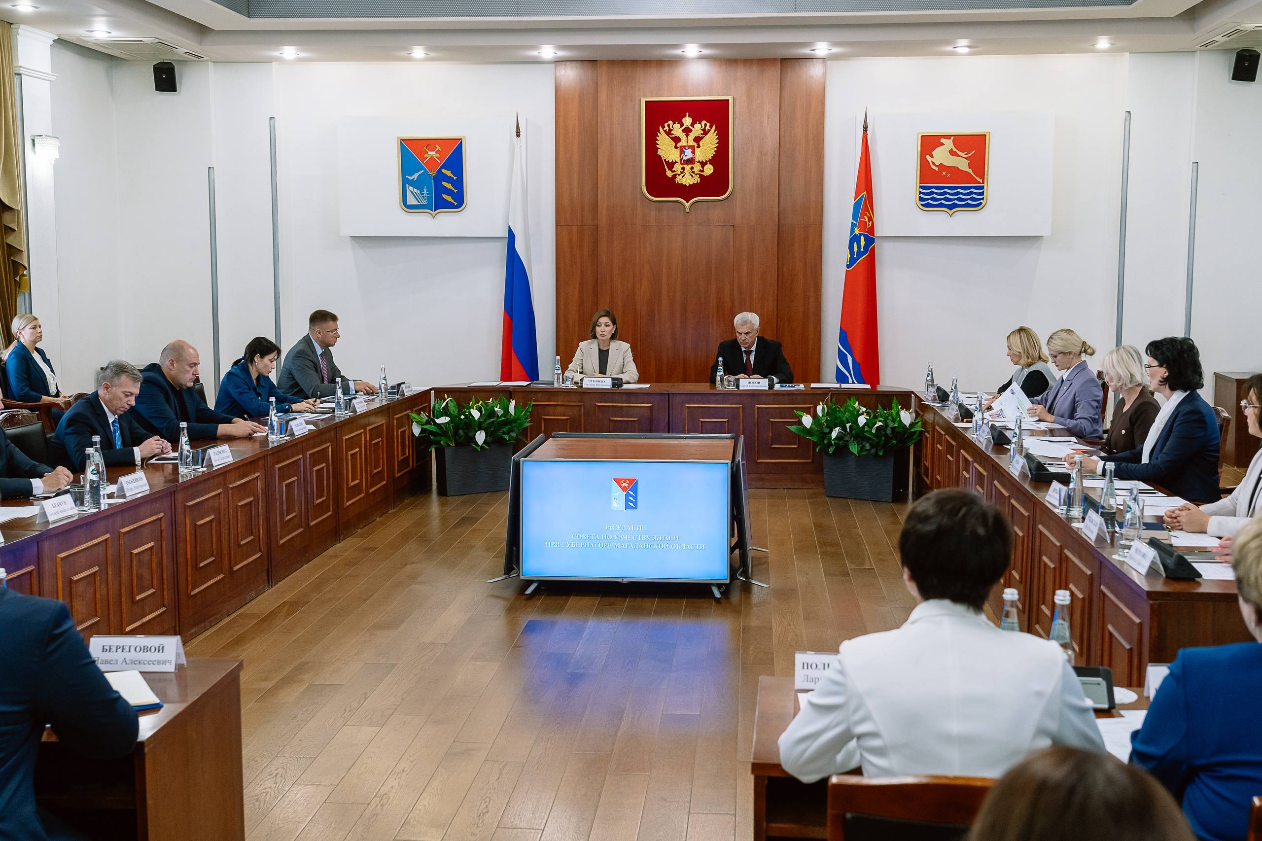 Совместно с генеральным директором Агентства стратегических инициатив Светланой Чупшевой провели заседание Совета по качеству жизни Обсудили ключевые вопросы социальной сферы поддержку участников СВО семей развитие доступной среды для людей с инвалидностью расширение соцуслуг создание комфортной городской среды Светлана Витальевна высоко оценила динамику региона в сфере демографии Подписали Соглашение о сотрудничестве между Правительством Магаданской области и Агентством стратегических инициатив Этот документ станет основой для новых проектов развития инфраструктуры и повышения качества жизни колымчан Главная цель создать в Магаданской области условия при которых каждая семья будет чувствовать уверенность и поддержку MAX