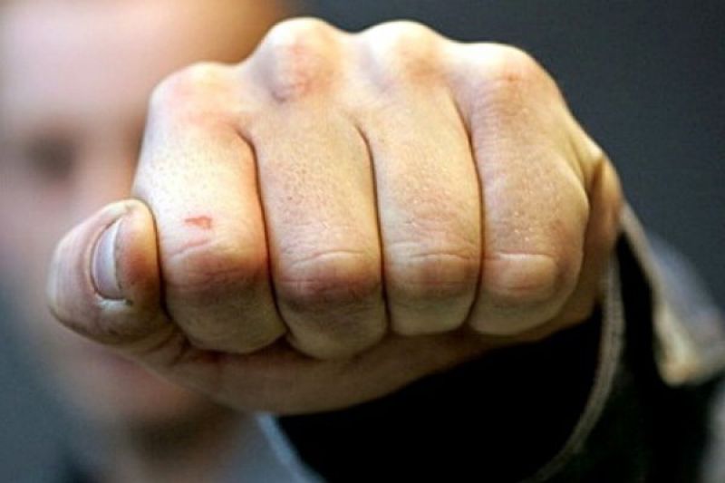 В Туле задержали подростков, которые избили случайных прохожих В Туле задержали подростков, которые избили случайных прохожих. Об этом сообщает пресс-служба регионального СК. ↗ Прислать новость Подписаться