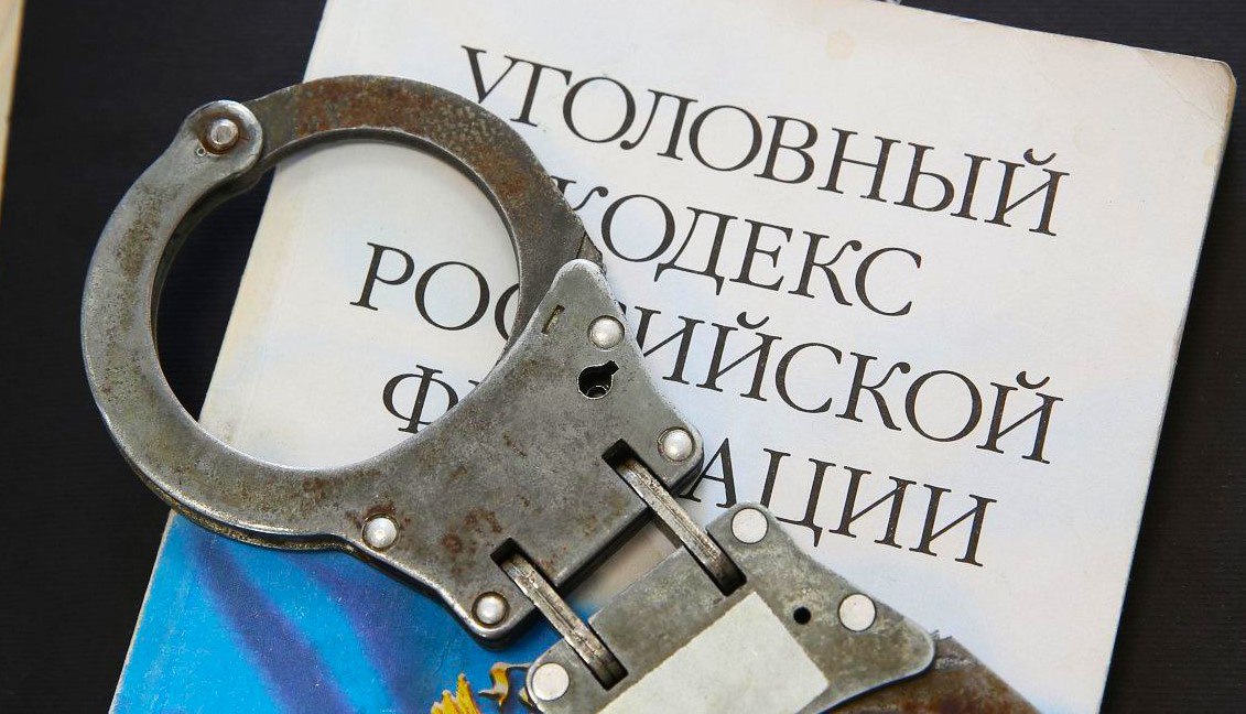 Жителя Ставрополья уличили в финансировании экстремистов Уголовное дело о финансировании экстремистской деятельности возбуждено в отношении жителя Ставропольского края Об этом сообщает ГУ МВД РФ по СКФО Установлено что на протяжении длительного времени 46 летний житель краевого центра следил за деятельностью лица признанного иностранным агентом и регулярно ознакамливался с сомнительным медиаконтентом подготовленным последним говорится в сообщении После просмотра очередного ролика фигурант перешел по ссылке прикрепленной в описании и подключил ежемесячную подписку для оказания финансовой помощи Южная служба новостей