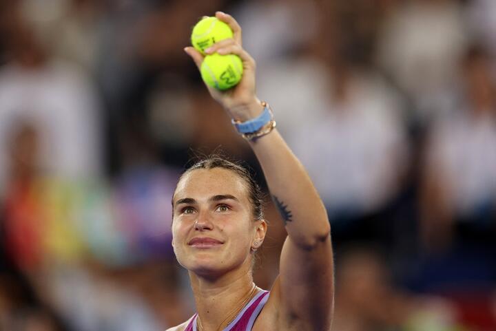 Арина Соболенко сыграла стартовый матч на WTA Finals — топ-турнире с участием лучших.  Снова была сильнее олимпийской чемпионки.      Не открывается ссылка? Попробуйте эту или скачайте наше приложение для Android или iOS.