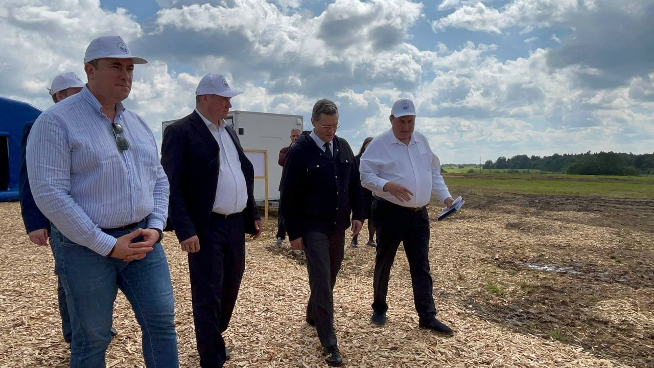 Прямо сейчас на место учений прибыли замминистра Минсельхоза РФ Максим Увайдов и губернатор Вологодской области Георгий Филимонов.   Правительство Вологодской области