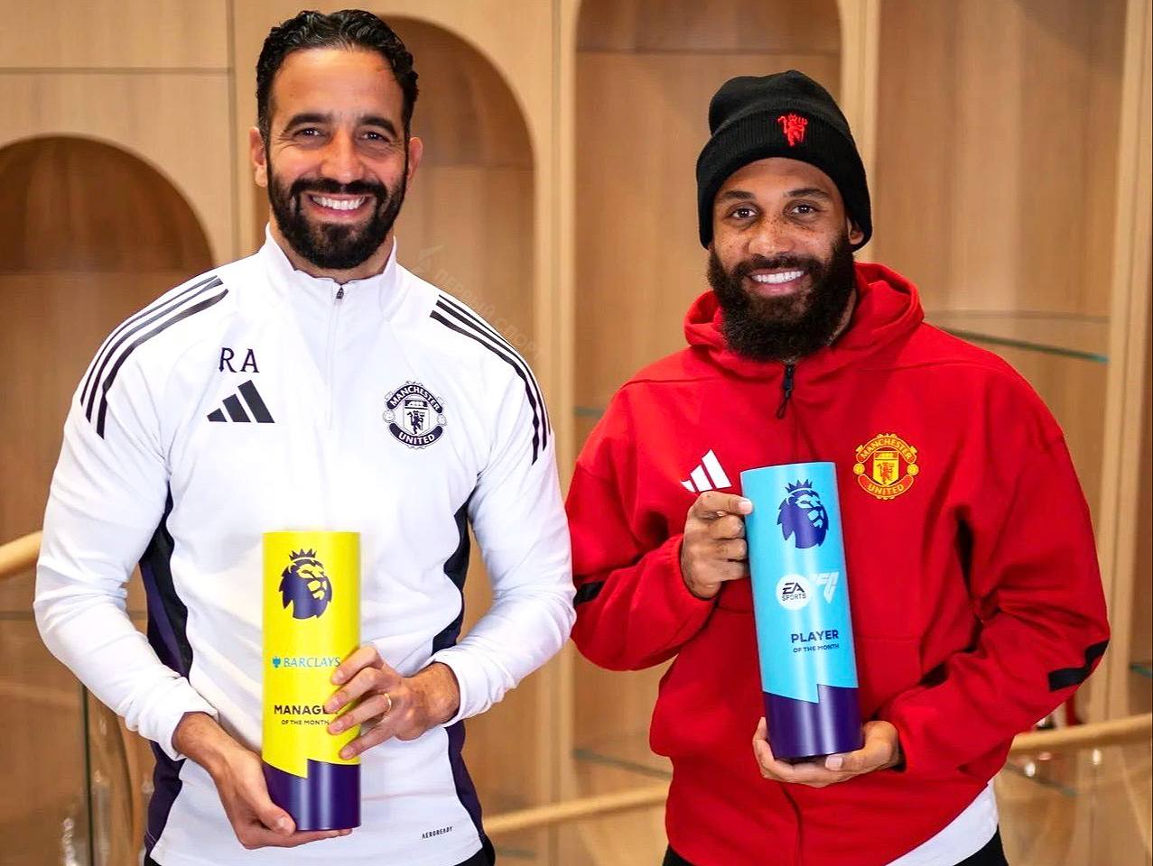 Аморим лучший тренер месяца в АПЛ в октябре МЮ под руководством португальца одержал 3 победы в 3 матчах и временно вошёл в топ 4 таблицы чемпионата Англии Для Аморима это первая награда лучшему тренеру месяца после назначения в МЮ в голосовании Рубен опередил Артету у которого в октябре было 6 из 6 побед во всех турнирах с общим счётом 12 0 Ещё в сентябре Аморим был одним из главных кандидатов на следующую отставку в АПЛ