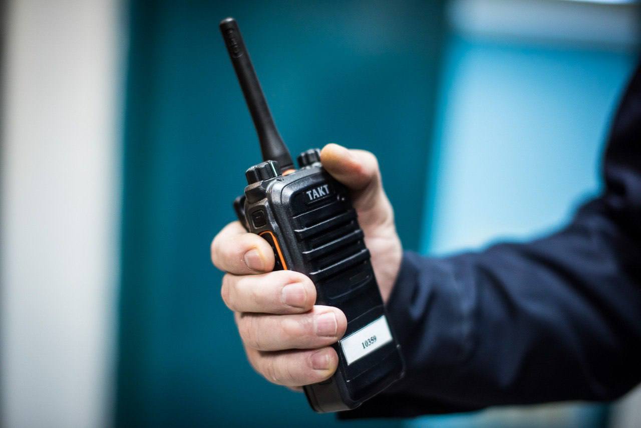 Пропавшего подростка сбежавшего из больницы ищут в Краснодаре Сотрудники полиции Краснодара разыскивают пропавшего подростка 17 летний Иван Мацнев 21 декабря ушел из Детской краевой клинической больницы и с тех пор его местоположение не установлено Известно что ранее Иван был помещен в социально реабилитационный центр Приметы пропавшего рост 180 см славянская внешность плотное телосложение Волосы темно русые кучерявые Особая примета родинка на правой щеке На момент исчезновения был одет в бело голубую мастерку синие джинсы и коричневые ботинки Если вы располагаете сведениями об Иване Мацневе просим незамедлительно сообщить по номерам 7 901 888 11 02 или 102 UPD Подросток найден на улице Промышленной в центре города Его жизни и здоровью ничего не угрожает сообщили в полиции Телеканал Краснодар в MAX Написать нам