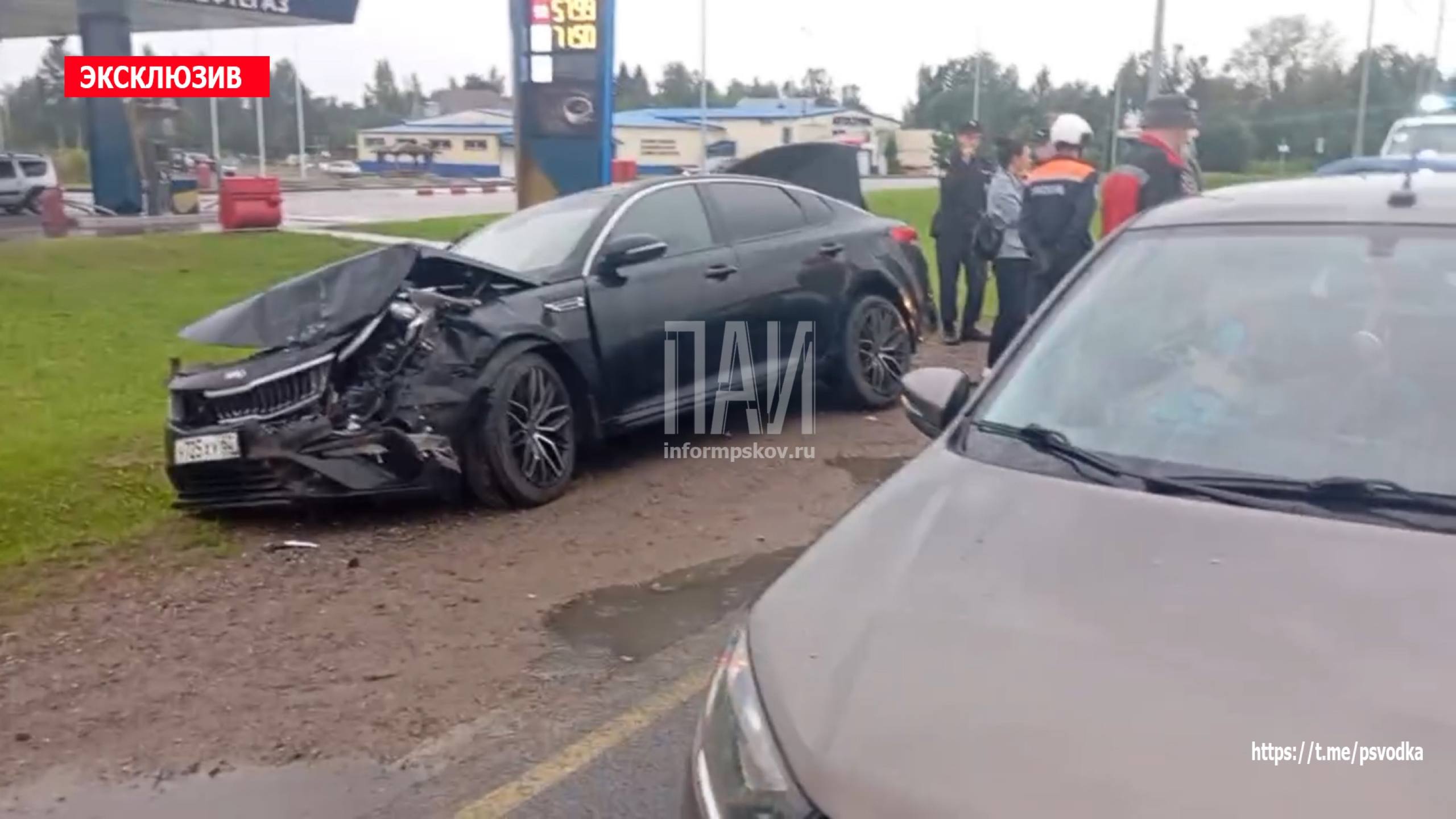 В Псковском районе Неелово, ул. Юбилейная, 1а произошло столкновение трех автомобилей. В результате ДТП пострадала девочка 2023 года рождения. Бригада медицины катастроф госпитализировала ребенка в медучреждение. На месте работают сотрудники ГАИ, спасатели и медики. Обстоятельства происшествия выясняются.