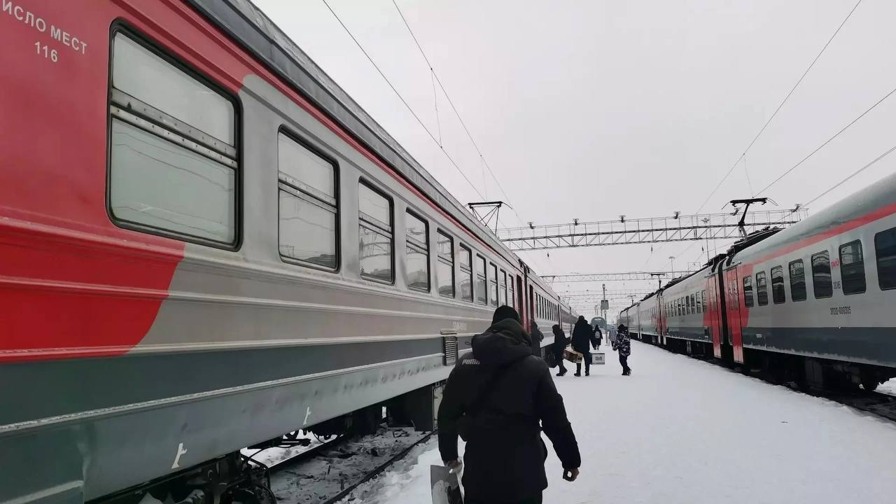 В Новосибирской области увеличится стоимость проезда в электричках.  Цены поднимут на проезд во все направления. Повышение составит 8-15%, в зависимости от точки назначения. Стоимость вырастет как по городу, так и по области.