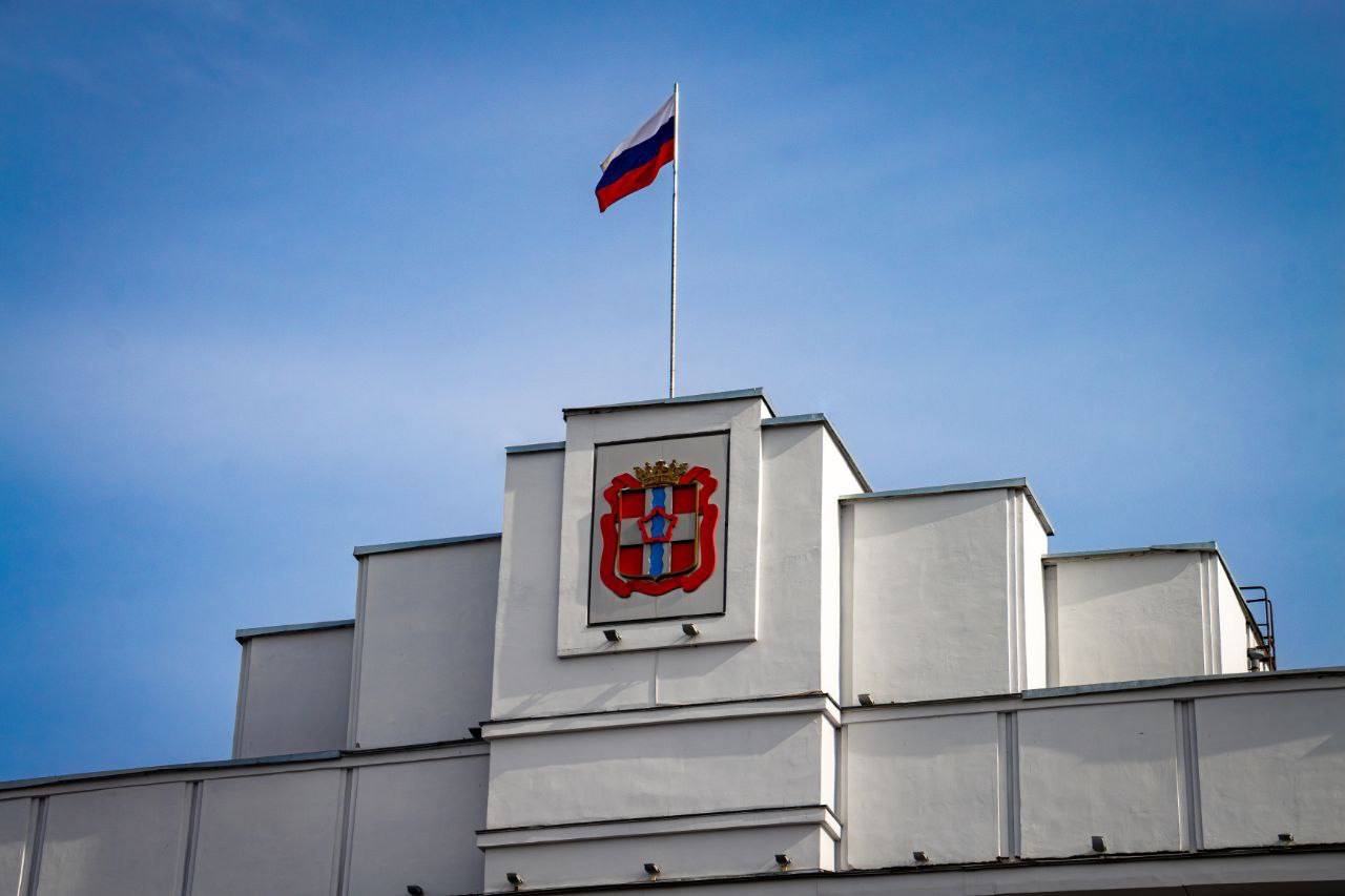 Распределили дополнительно порядка 9 млн рублей на строительство линий наружного освещения в городе Омске Линии построим на улице 5 я Красноармейская от улицы Луговой до улицы 1 ой Красной Звезды вдоль проезжей части от улицы СибНИИСХоз до Красноярского тракта а также вдоль дороги на поселок Чукреевка от бульвара Архитекторов до улицы Сейфуллина Всего в этом году на строительство линий наружного освещения в Омске мы направим порядка 100 млн рублей Виталий Хоценко в МАХ