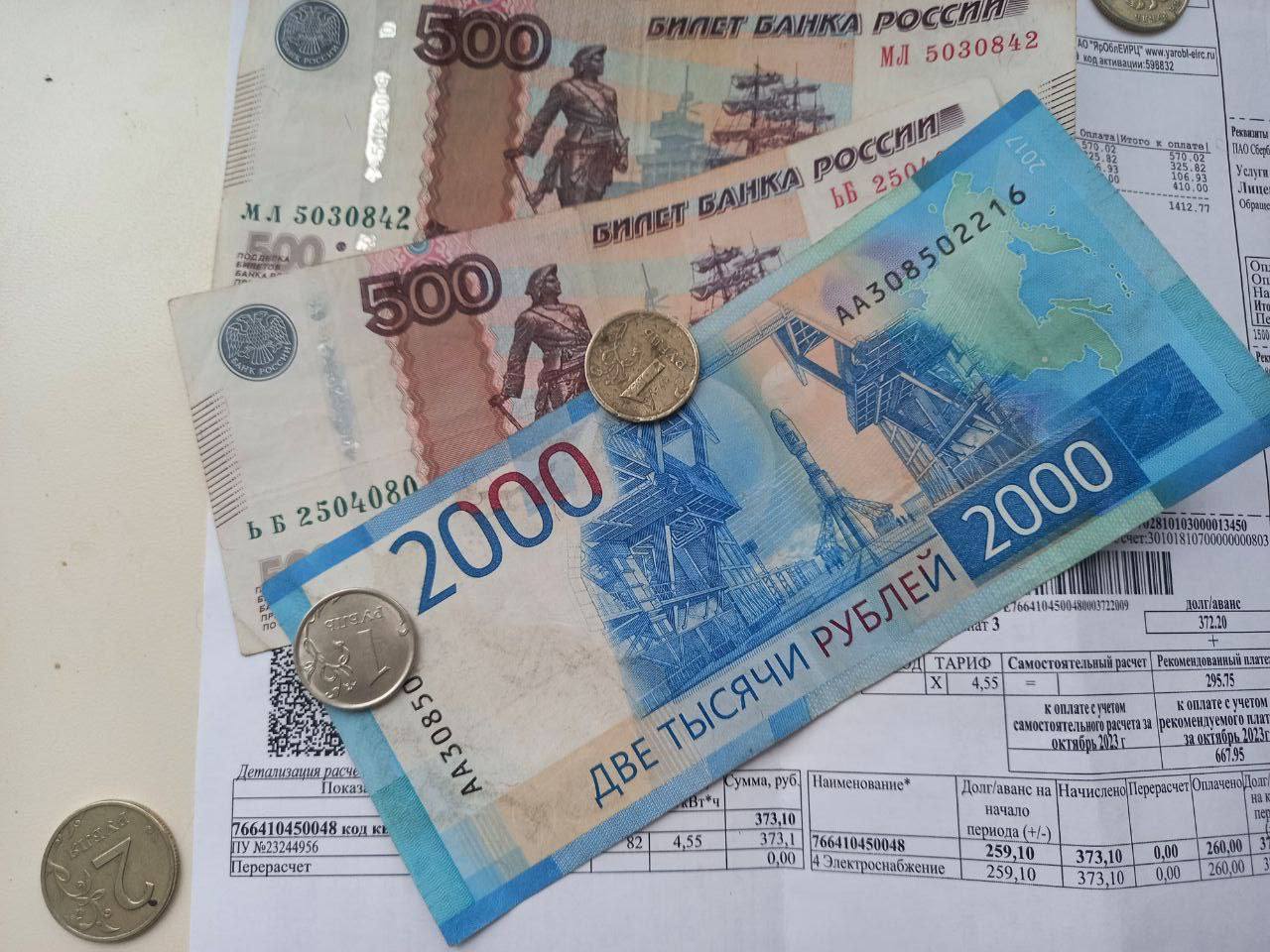 В Ярославской области вырастут взносы на капремонт С 10 61 рубля с одного квадратного метра до 14 60 рублей В региональном фонде капремонта сообщили об увеличении с 2026 года размера взносов С начала текущего года жители многоквартирных домов платят 10 рублей 61 копейку с квадратного метра в следующем эта цифра вырастет почти на 4 рубля до 14 рублей 60 копеек Аргументируют это тем что произошел значительный рост стоимости строительных материалов и услуг специалистов за последние годы в разы что не позволяет увеличить объём работ для включения их программу Поэтому внесены изменения в Постановление правительства Ярославской области об установлении минимального размера взноса на капремонт Согласно ему с 1 января 2026 года он составит 14 рублей 60 копеек Это позволит увеличить запланированные региональной программой объемы выполнения ремонтов на ближайший трехлетний период Постановлением также утверждён размер минимального взноса и на будущие периоды в 2027 году он составит 15 рублей 30 копеек в 2028 году 16 рублей 13 копеек сообщили в фонде Там добавили что одновременно взнос за капремонт увеличат и в других субъектах России Так на сегодня он составляет 19 29 руб в Новосибирской области 18 руб в Московской области 15 руб в Астраханской области 17 48 руб в Свердловской области 19 55 руб в Севастополе и 17 17 руб в Ставропольском крае При этом по данным регионального фонда капремонта уже сейчас в Ярославской области минимальный размер взноса на 4 рубля ниже среднего показателя по стране Подписаться   Чат Свободный Ярославль