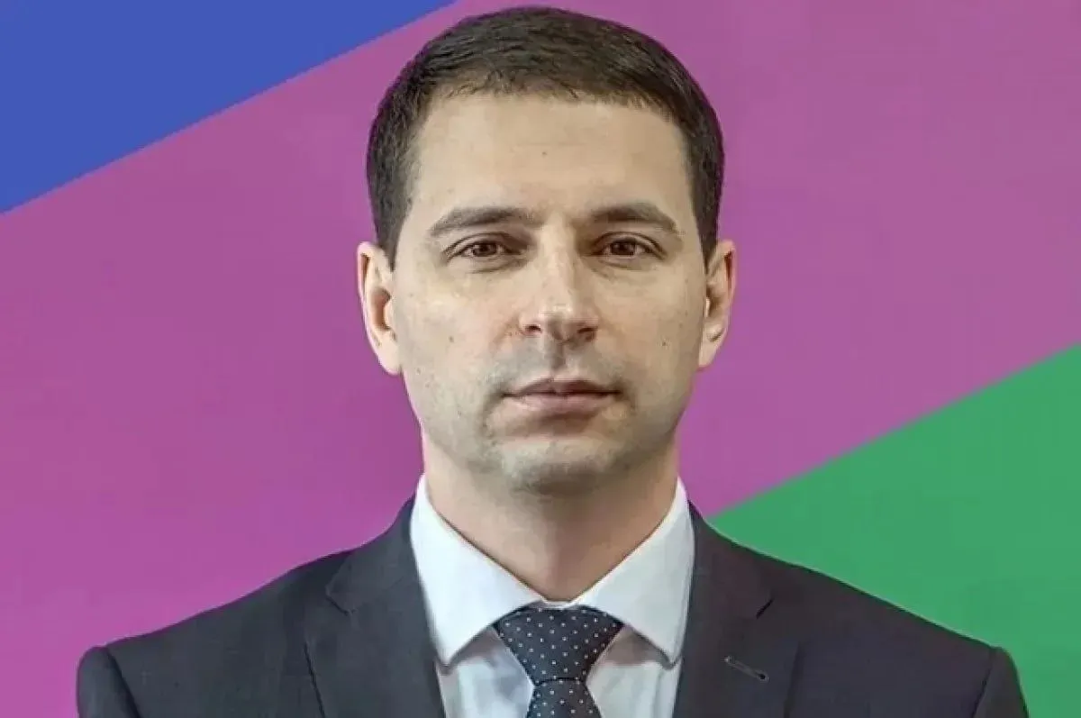 Врио министра здравоохранения Краснодарского края стал Владимир Крушельницкий В 2008 году он окончил Кубанский государственный медицинский университет по специальности Лечебное дело Прошел интернатуру по хирургии и профессиональную переподготовку по эндоскопии в 2009 году Получил степень кандидата медицинских наук До перехода на госслужбу он работал заместителем главврача Краевой клинической больницы N2 где руководил Консультативно диагностическим центром Радио 104FМ Новая Россия Мы в МАХ