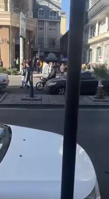 Протесты в Иране: тысячи людей требуют перемен на фоне экономического кризиса