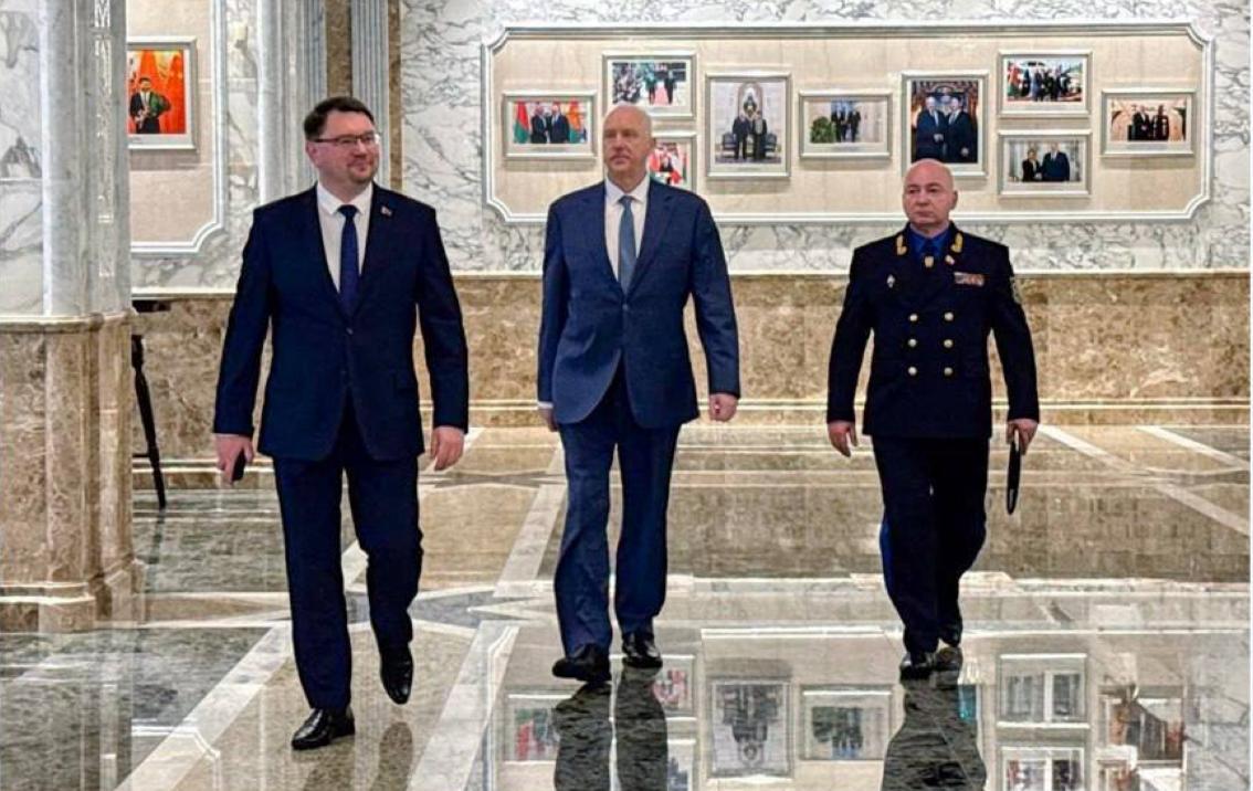 Председатель СК России А И Бастрыкин в рамках рабочей поездки в Республику Беларусь прибыл во Дворец Независимости для встречи с главой государства А Г Лукашенко Подписывайтесь на Информационный центр СК России в MAХ
