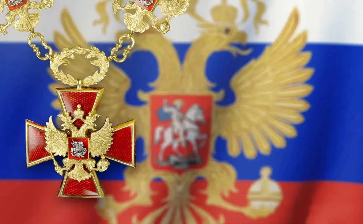 Президент России отметил заслуги четырёх жителей Хабаровского края Президент России Владимир Путин отметил заслуги в труде и общественной работе сразу четырёх жителей Хабаровского края Распоряжение об этом опубликовано на официальном сайте Кремля За успехи в труде и добросовестную работу в течение многих лет благодарности главы государства объявлены руководителям подразделений Ургальской Хабаровской и Бикинской дистанций пути РЖД Андрею Ковалёву Алексею Кудряшову и Александру Юртаеву За активную общественную деятельность почётная грамота Президента России будет вручена руководителю регионального отделения Всероссийского общества охраны природы Владимиру Сидорову todaykhv