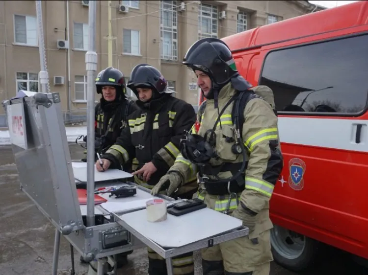 В Волжском из за неосторожного обращения с огнем сгорел строительный вагончик В Волжском сгорел строительный вагончик Происшествие случилось днем 14 апреля на Набережной По данным регионального МЧС строительный вагончик горел по всей площади размером 6х3 метров К счастью в результате возгорания никто не получил ожогов Подробнее на Волжский ру   www volzsky ru index php wx 16 wx2 83618 ВолжскийРу волжский vlz