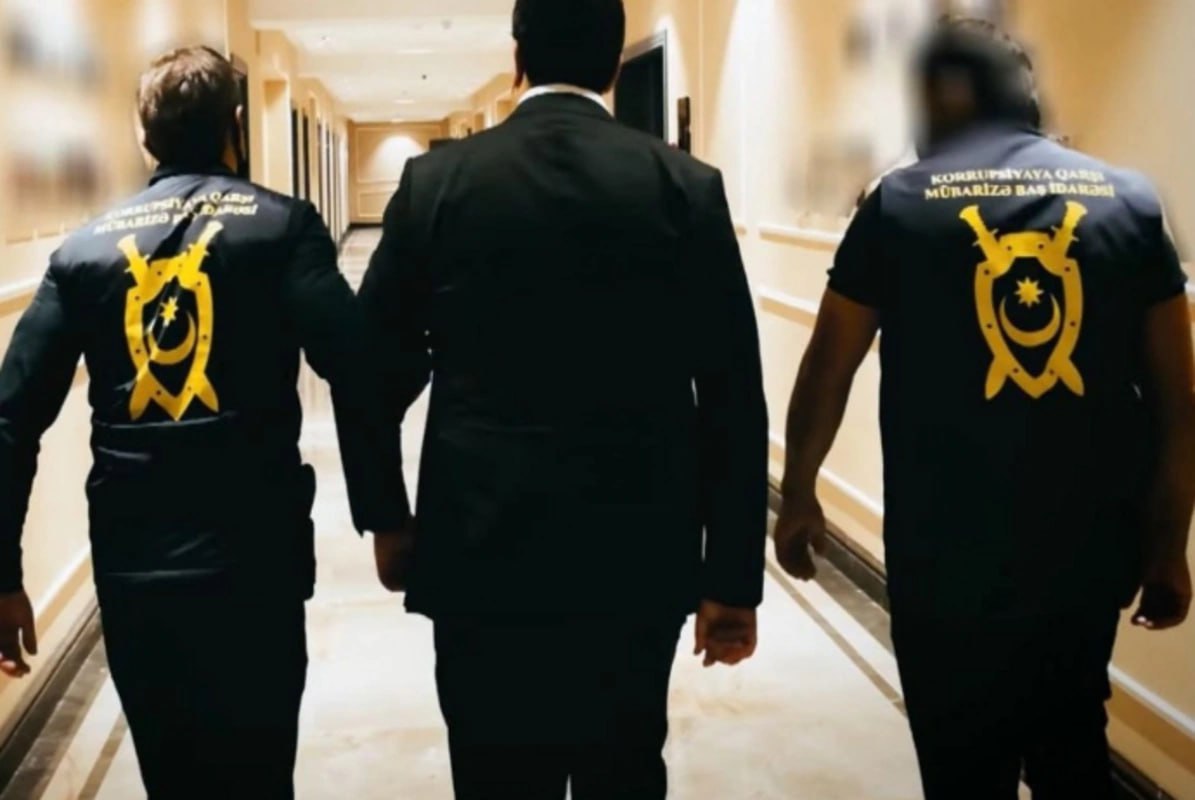 Главное управление по борьбе с коррупцией при генеральном прокуроре провело проверки в Исполнительной власти Гарадагского района В результате проверок был задержан заместитель главы исполнительной власти района Надир Мурадов Причина его задержания пока не разглашается В отношении Н Мурадова суд вынесен решение о мере пресечения в виде ареста сроком на 4 месяца   Новости Азербайджана Написать нам ruoxuaz ГенеральнаяпрокуратураАзербайджана