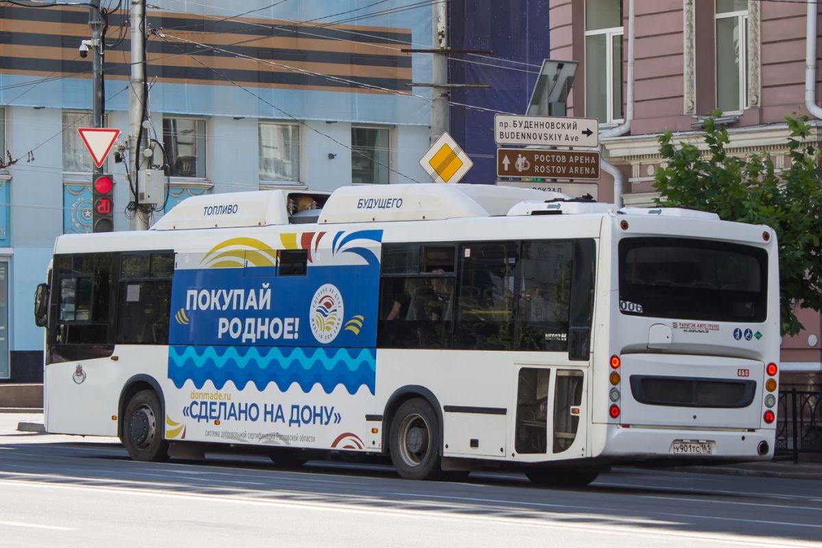 Ростов отказался от рекламы на окнах транспорта Городские власти решили очистить окна автобусов и троллейбусов от рекламных стикеров. Мэр Александр Скрябин утвердил новые стандарты размещения объявлений — теперь их можно будет видеть только внутри салонов. Но на этом изменения не заканчиваются. В ближайшее время в транспорте появятся QR-коды для жалоб пассажиров. Достаточно отсканировать код — и ваше обращение мгновенно попадет в ответственные службы. В администрации обещают, что реакция на такие сигналы будет максимально быстрой. Новости №1 в Ростове Прислать новость/фото