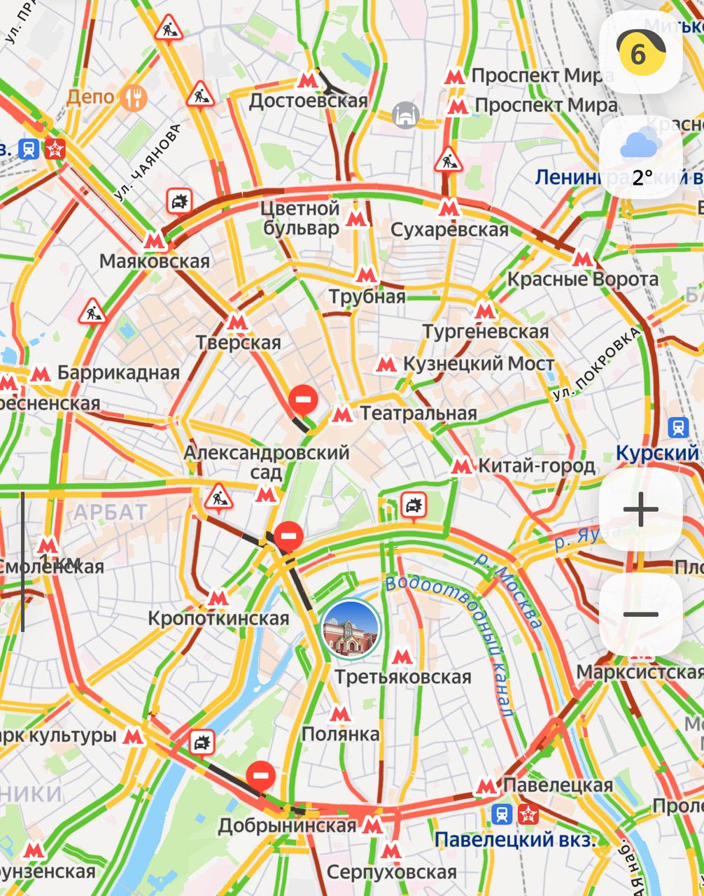 Тем временем в Москве пробки 6 баллов из за перекрытий Нет движения Тверской улице в районе дома 2 по направлению в центр на Боровицкой площади на внутренней стороне Садового кольца в районе улицы Крымский Вал на улице Знаменка в районе дома 3 Подписаться Прислать новость