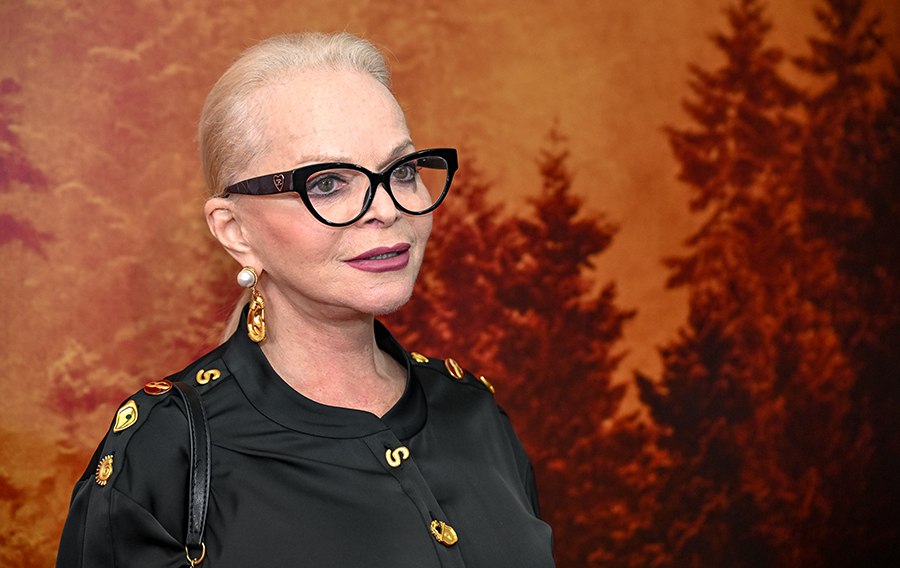 Долина осталась без новогодних концертов в Дубае Об этом пишет Baza По данным издания четыре запланированных певицей выступления в ОАЭ не состоятся Отменились и семь корпоративов Компании начали отказываться от сотрудничества с Ларисой Долиной на фоне скандала с её квартирой Певица не отдала жильё законной покупательнице объяснив это тем что продала квартиру под влиянием мошенников Постепенно история привлекала к себе всё большее внимание публики и к осени этого года сотрудничество с Долиной в буквальном смысле стало токсичным Компании и концертные площадки начали отказываться от работы с певицей Интернет исследователи назвали происходящее эффектом зловещей Долины Сегодня в Верховном суде пройдёт заседание на котором будет решаться судьба квартиры певицы Ранее Долина пообещала возвратить покупательнице все средства Задонатить через бота Patreon