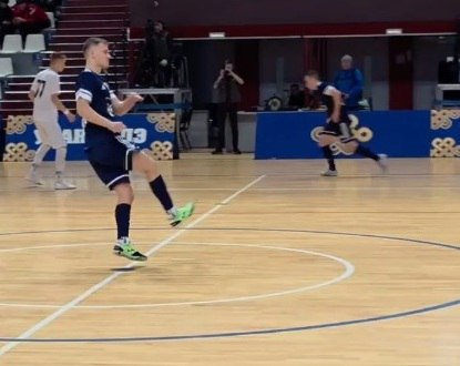 В Улан Удэ стартовал Кубок по футзалу Юбилейный турнир официально начался сегодня в физкультурно спортивном комплексе Улан Удэ Уже завершился матч Pit Stop Братск БГУ Улан Удэ со счётом 0 3 в пользу БГУ сообщает мэрия 0 В этом турнире примут участие 24 команды из которых семь представляют Бурятию Шесть из них клубы из Улан Удэ БайкалАвтоТрак Улан Удэ Сити Энергострой SNRG СШ 6 Алекс Групп и БГУ Для Алекс Групп и БГУ это будет первый опыт участия в Кубке Также дебютирует команда из Селенгинского района представляющая Гусиноозёрск под руководством Виктора Гусака опытного тренера с прошлым в командах Суперлиги и Высшей лиги Добавим команда из Монголии Deren не сможет принять участие в соревнованиях из за форс мажорных обстоятельств В связи с этим изменится расписание В группе А команды получат технические победы за матчи с Deren 5 0 Люди которые бегают прыгают ходят в бассейн и на горки а также играет в футзал А почему вы не можете просто лежать Как наш админ Новости Бурятии