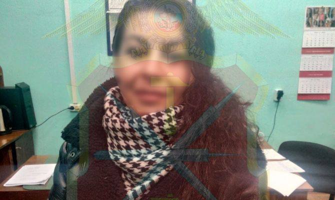 В Белеве 37-летняя женщина украла из квартиры пенсионерки дамскую сумку По предварительным данным, жители одной из квартир на улице Карла Маркса в Белеве не закрыли входную дверь. Этим и решила воспользоваться 37-летняя безработная местная жительница. Кроме того, известно, что она была ранее судима за кражу. Предварительно сумма материального ущерба составила более четырех тысяч рублей. В настоящее время получены признательные показания. Сотрудники полиции проводят процессуальную проверку. Источник Первый тульский