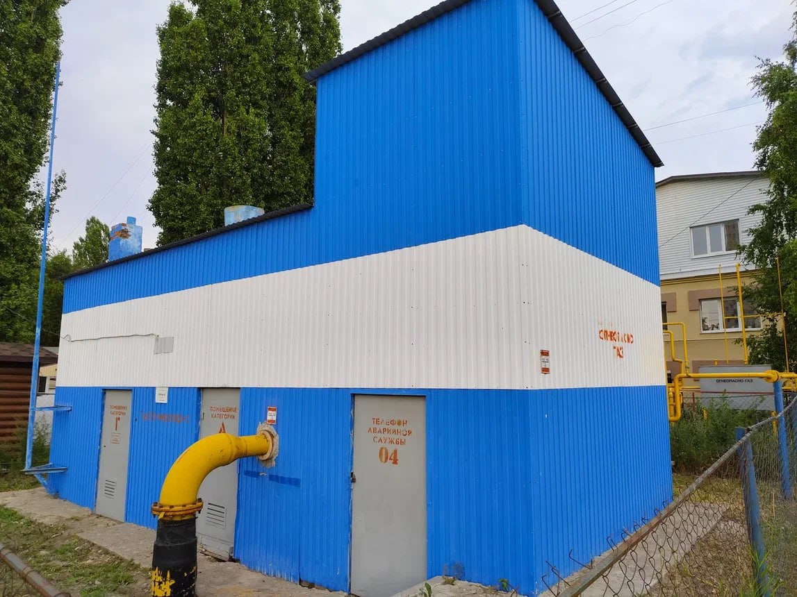 В Саратовской области компенсация за газификацию жилья вырастет до 150 тысяч Инициатива обсуждалась в областной думе на заседании комитета по вопросам жилищной строительной и коммунальной политики Инициированный губернатором Саратовской области законопроект представила заместитель министра труда и социальной защиты региона Ольга Морозова Стоимость работ по газификации на сегодня составляет порядка 140 150 тыс руб также граждане стремятся приобретать более качественное отечественное оборудование Законопроектом предлагается увеличить максимальный размер компенсации до 150 тыс руб в целях усиления социальной защиты жителей области отметила Ольга Морозова На компенсации предусмотрено 40 млн руб из расчета на 397 человек На сегодня у нас обратилось 159 человек по поводу компенсации поэтому мы думаем что до конца года уложимся в эти 40 млн подчеркнула замминистра Все эксклюзивы kommersant64