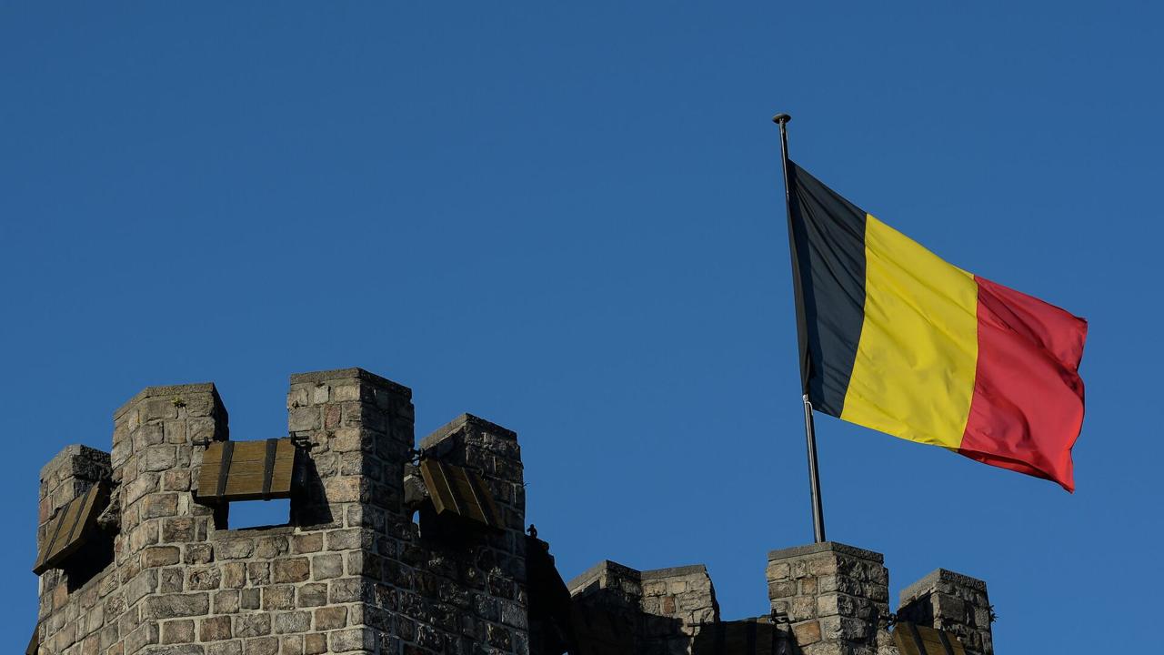 Бельгия вводит пограничный контроль на границах с Францией и Нидерландами для борьбы с нелегальной миграцией — об этом объявил министр внутренних дел страны. Мера направлена на сдерживание потока мигрантов, следующих в Великобританию. Усиленные проверки начнутся в ближайшие дни и будут временными, но гибкими по срокам.