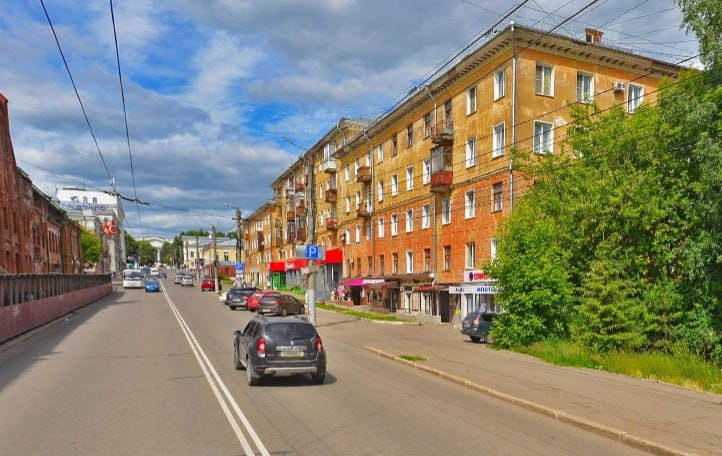 В Кирове с 1 июля переименовывают 7 улиц Вступает в силу решение Кировской городской Думы. Будут переименованы: – ул. Карла Маркса – на ул. Владимирская; – ул. Володарского – на ул. Никитинскую; – ул. Урицкого – на ул. Успенскую; – ул. Розы Люксембург на ул. Морозовская; – ул. Дерендяева – на ул. Всесвятская; – ул. Карла Либкнехта – на ул. Защитников Отечества; – ул. Горбачева – на ул. Альберта Лиханова. Подписаться