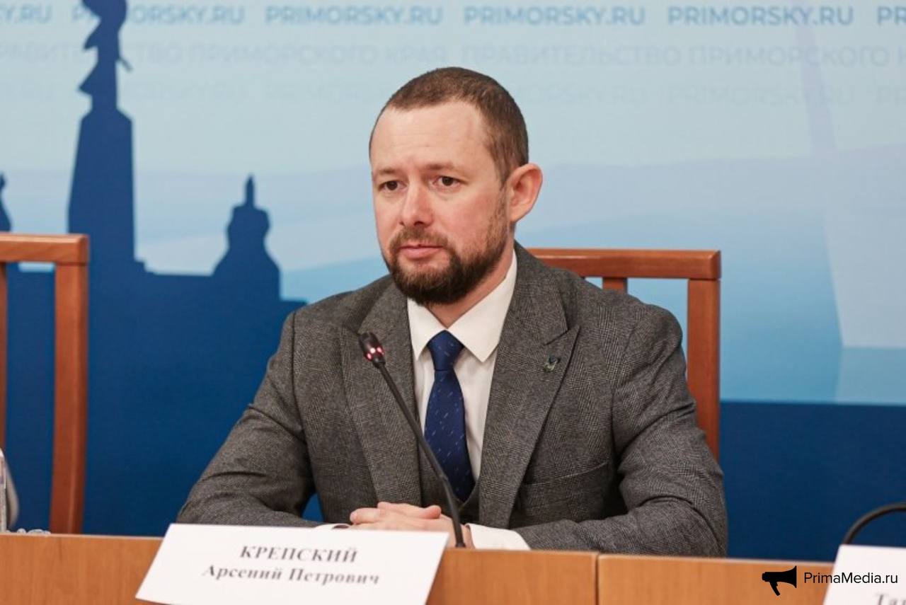 Первый заместитель министра туризма Приморья Арсений Крепский покинул свой пост "Сегодня я покидаю министерство туризма Приморского края. Закончился более чем трехлетний этап моей жизни, и он запомнится мне навсегда! Было очень много разного за эти годы, но абсолютно точно, хорошего и полезного было больше чем плохого и рутинного", — написал Крепский в своем ТГ-канале 18+ . В своем сообщении Арсений Крепский поблагодарил коллег за совместную работу. О причинах ухода и дальнейших планах чиновника не сообщается. PrimaMedia Прислать новость