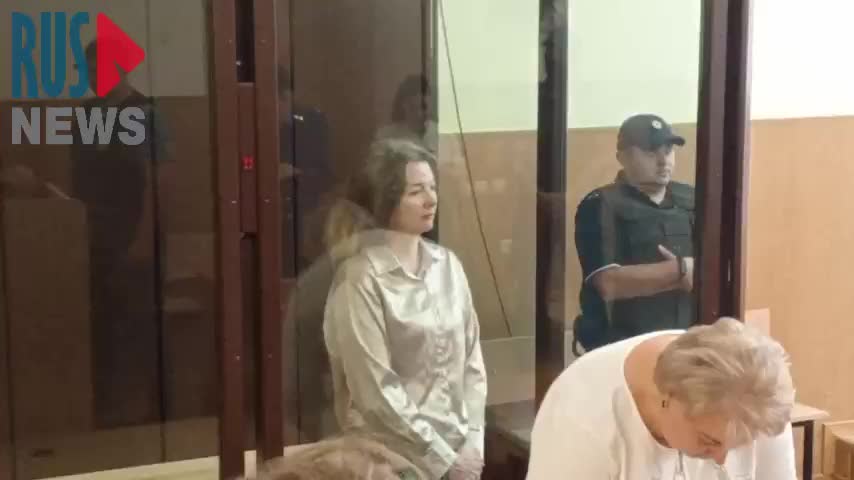 Суд в Уфе приговорил журналистку Ольгу Комлеву к 12 годам колонии