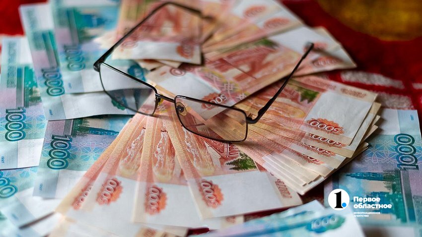 75 челябинцев подрабатывают по вечерам и по выходным дням 60 жителей Челябинска скрывают факт подработки от основного работодателя выяснили аналитики платформы Консоль совместно с сервисом Зарплата ру 75 берут дополнительные проекты помимо основной работы каждый третий делает это еженедельно 26 каждый шестой 15 3 4 раза в месяц а 38 хотя бы 1 2 раза в месяц Главный мотив деньги Челябинцы работают чаще всего по выходным 57 или вечерами по будням 33 В среднем на это уходит до 10 часов в неделю Большая часть заработанных с подработки средств тратится на бытовые нужды 59 и путешествия 27 bfm74