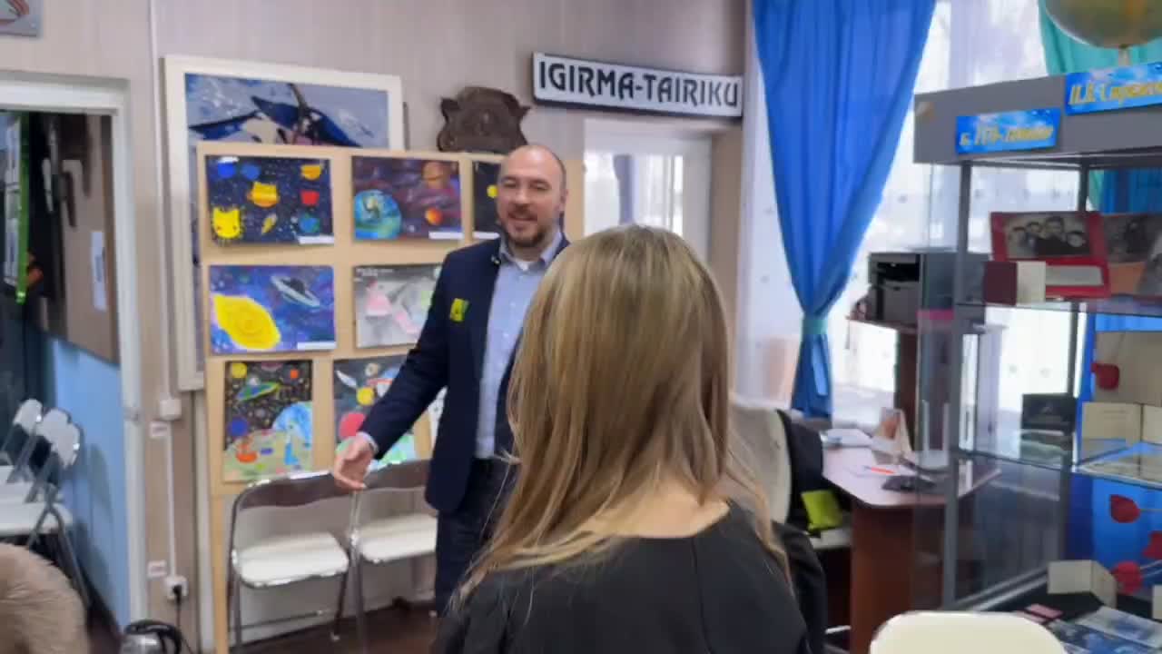 Владимир Путин исполнил мечту школьницы из Новой Игирмы, подарив ей щенка