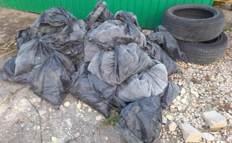 В Тамбовской области муниципалитету придется заплатить за урон почвам  Верховный суд Российской Федерации поддержал позицию Центрально-Черноземного межрегионального управления Росприроднадзора и обязал администрацию Никифоровского муниципального округа Тамбовской области выплатить более 28,6 млн руб. в качестве компенсации за ущерб, нанесенный почвам.  Как сообщили в пресс-службе Росприроднадзора, в июле 2022 года в ведомство поступила информация о несанкционированном размещении твердых коммунальных отходов  ТКО  на земельном участке в районе рабочего поселка Дмитриевка.