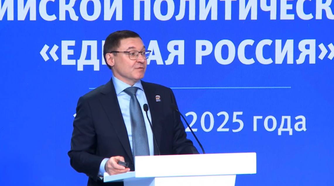 ‼ «Молодая Гвардия» ведет работу по привлечению и вовлечению сторонников и членов партии «Единая Россия» До конца 2025 года в ряды сторонников и членов партии вступят более 50 000 человек. «Помимо той работы, которую они проводят с точки зрения и гуманитарной поддержки, и волонтерской миссии — у них теперь тоже есть четкий показатель. За год мы должны прирасти за счет молодежи на 50 тысяч членов партии. И здесь МГЕР, мы, естественно с ними советовались. Они говорят, что это вполне по силам, и они теперь будут отрабатывать над тем, чтобы молодежь точно также пополняла наши ряды. Этот показатель у них формализован и они будут отрабатывать по нему», — сказал Владимир Якушев. #МолодаяГвардия