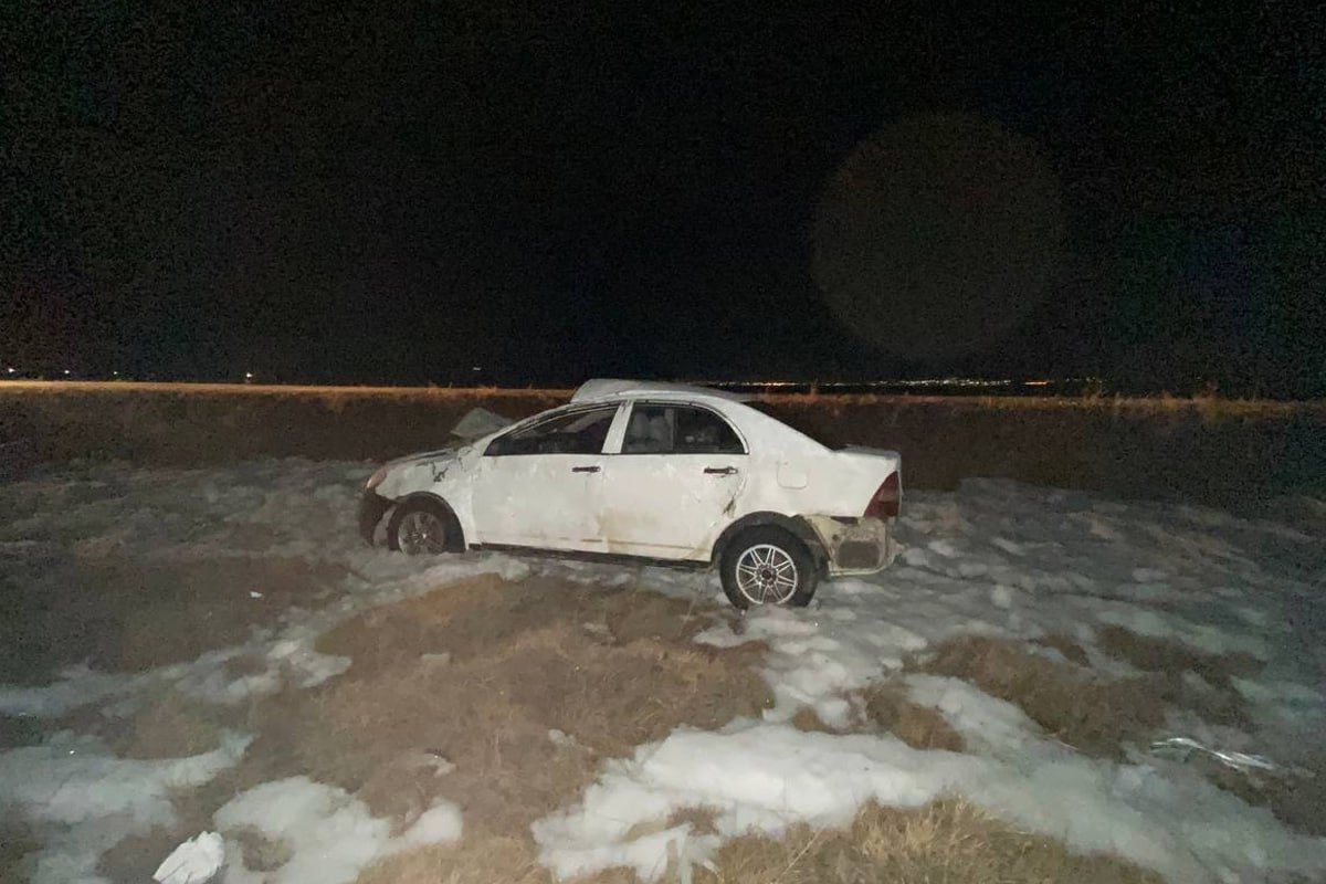 Сегодня ночью в Иволгинском районе в ДТП пострадала водитель «Тойоты Королла».  Недалеко от села Красноярово она съехала с дороги, и автомобиль опрокинулся.    Женщину, получившую травмы, госпитализировали