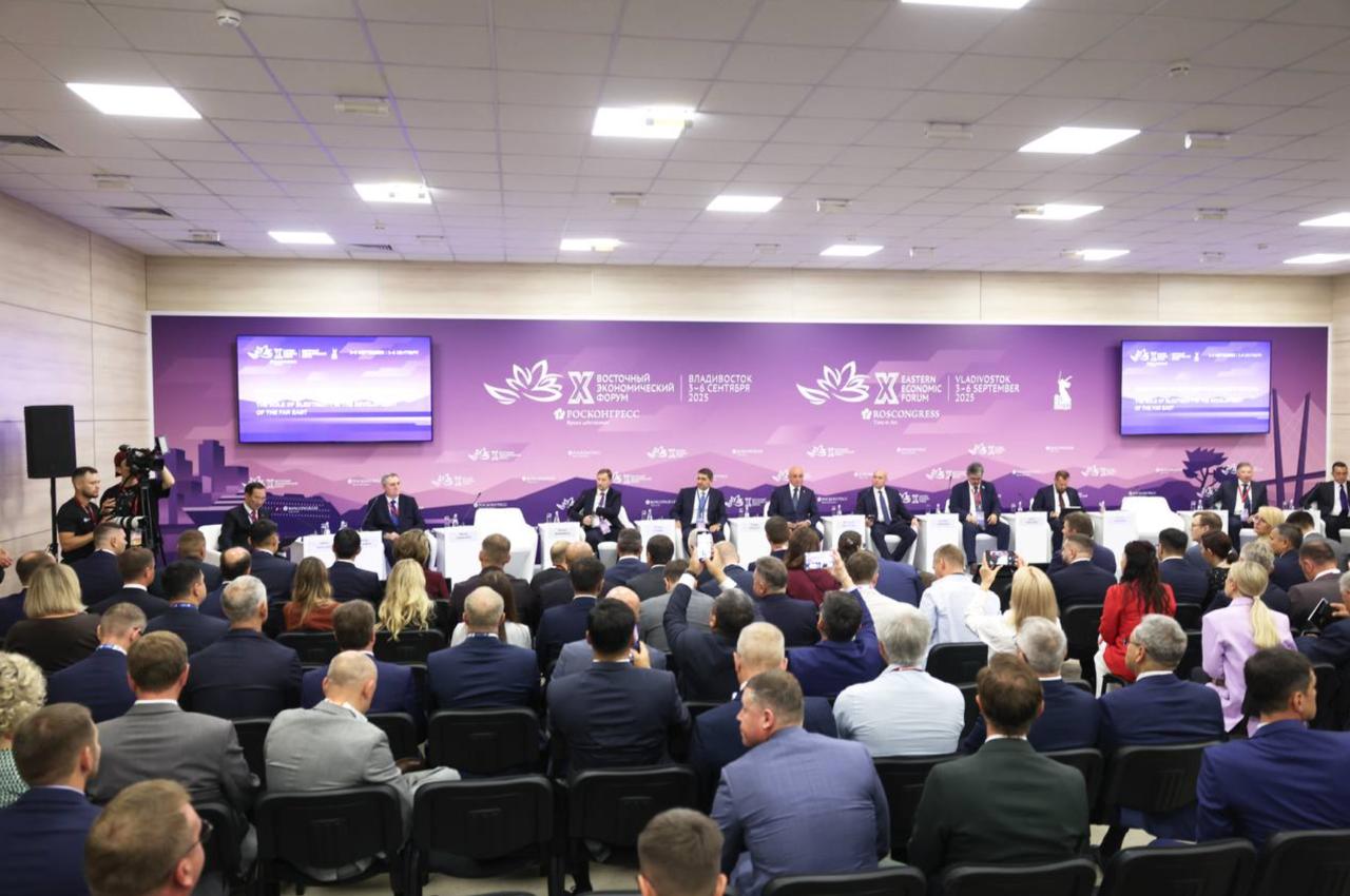 Все планы остаются на бумаге если на их реализацию нет средств Минэнерго России прорабатывает создание двух новых институтов проектного и финансового Об это рассказал министр Цивилев У нас должны быть дешевые деньги поэтому без создания отраслевого финансового института нам не справиться Это должен быть уполномоченный государственный банк с госучастием заявил Сергей Цивилев По словам министра функциями нового финансового института должно стать обеспечение льготного кредитования через субсидирование процентной ставки выдачи возможно выпуска инфраструктурных облигаций проектно банковского кредитования и казначейских инфраструктурных кредитов Функции проектного института будут заключаться в создании и утверждении требований к типовым проектным решениям модульному строительству определении требований к стандартам на оборудование мониторинге ценообразования формировании отраслевого заказа ведении реестров уполномоченных стройтрестов