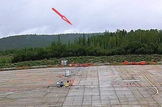 Ошибку пилотов следователи считают основной версией крушения Ан 24 в Амурской области Следователи не нашли технической неисправности и проблем с топливом у самолета Ан 24 авиакомпании Ангара потерпевшего крушение под Тындой в июле сообщает ТАСС Приоритетной версией остается ошибка в действиях экипажа проинформировали в Восточном межрегиональном управлении СК России на транспорте На сегодняшний день установлено что у воздушного судна отказов летного оборудования не было двигатели работали в момент столкновения с земной поверхностью топливо на борту имелось Также установлено что погодные условия позволяли безопасно совершить посадку рассказали в ведомстве Напомним Ан 24 разбился 24 июля 2025 года после захода в аэропорту Тынды На борту находились 48 человек включая шестерых членов экипажа все они погибли Возбуждено уголовное дело