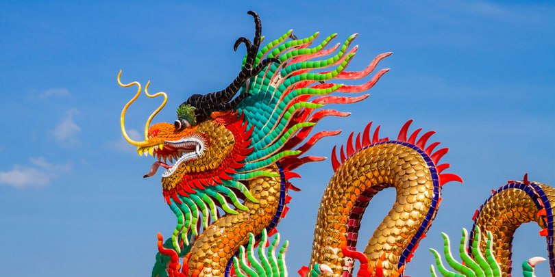 Акции китайского чипмейкера MetaX подскочили в 8 раз на первых торгах после IPO В первый день торгов на Шанхайской фондовой бирже после IPO акции взлетели на 755 по сравнению с ценой размещения на пике достигнув отметки 895 IPO прошло по цене 104 66 за акцию В результате IPO было привлечено 4 20 млрд 596 4 млн Это лучший результат для китайских первичных размещений за последнее десятилетие пишет Bloomberg Книга заявок MetaX была переподписана в 2986 раз Инвесторы делают ставку на компании которые на китайском рынке могут стать конкурентами мировому лидеру по производству чипов NVIDIA чью самую передовую продукцию США запретили поставлять в Китай подчеркивает Bloomberg Подробнее Акции китайского чипмейкера MetaX взлетели в 8 раз после IPO Подписаться на Сам ты инвестор