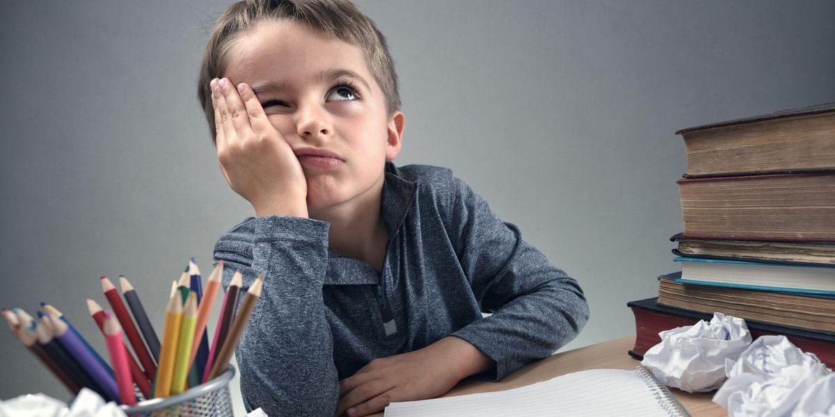 В современном мире где конкуренция закладывается еще со школьной скамьи родители ищут все новые способы стимулировать своих детей к учебе Опрос проведенный SuperJob среди родителей псковских школьников выявил интересную тенденцию финансовое поощрение за успеваемость хоть и не является массовым явлением занимает свою нишу в арсенале родительских стратегий В каждой девятой семье школьнику платят за хорошие оценки а в целом денежное вознаграждение и сладости используют 11 опрошенных ПОДРОБНОСТИ Подписывайтесь на канал МК в Пскове