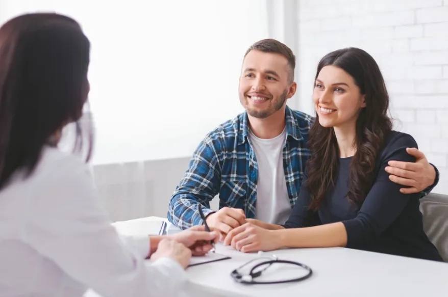 В России планируют ввести генетическое тестирование для будущих родителей Программа поможет заранее оценить риски рождения ребёнка с наследственными заболеваниями ещё на этапе планирования семьи Заниматься внедрением поручили Минздраву Сейчас такие тесты можно пройти платно стоимость от 15 до 50 тысяч рублей в зависимости от объёма исследований После запуска госпрограммы обследование станет доступно бесплатно по полису ОМС Кубанские Новости   Мы в MAX